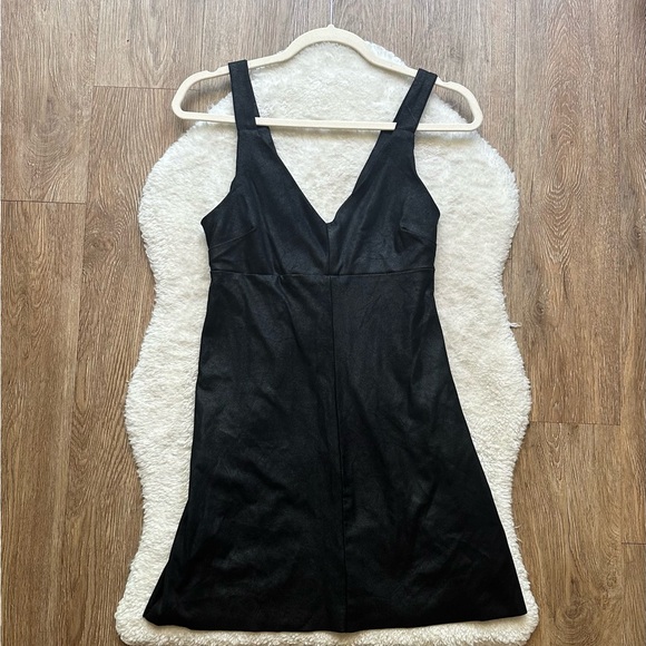 wild fable Dresses & Skirts - Wild Fable Black Sleeveless V-Neck Sheath Mini Dress